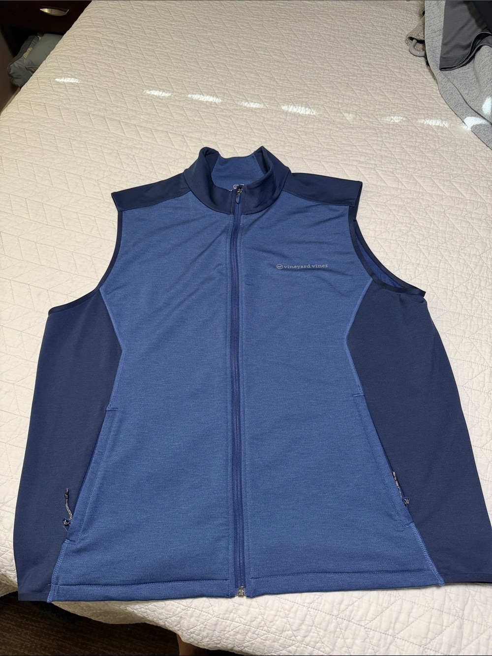 Vineyard Vines Men’s Two-Tone Navy & Blue Performance Vest